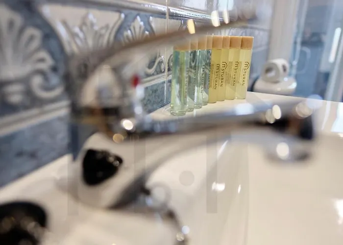 Cabrales - Parking Gratis - Wifi - A Un Paso Del Centro Gijón